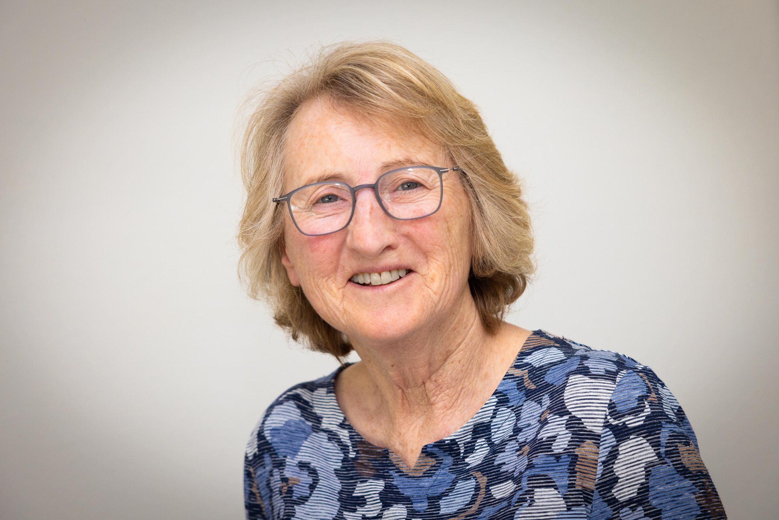 Dr. Angelika Becher