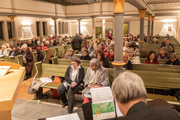 Mitarbeiter-Weihnachtsfeier-Hospiz-2019-klein-13
